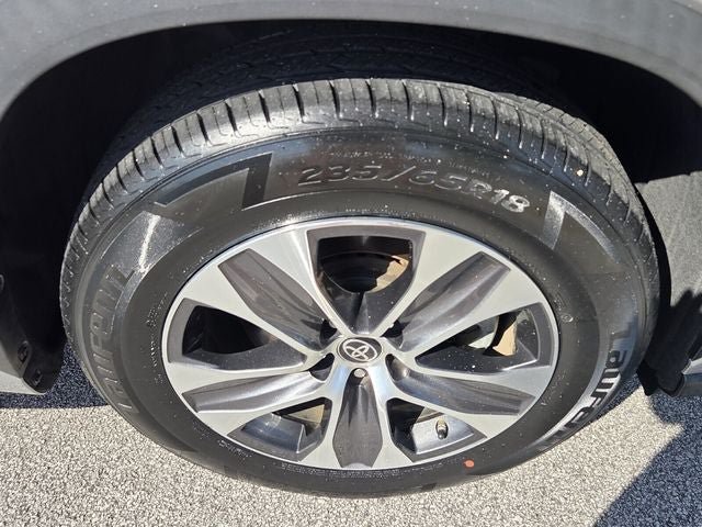 Used 2023 Toyota Highlander XLE FWD image 10