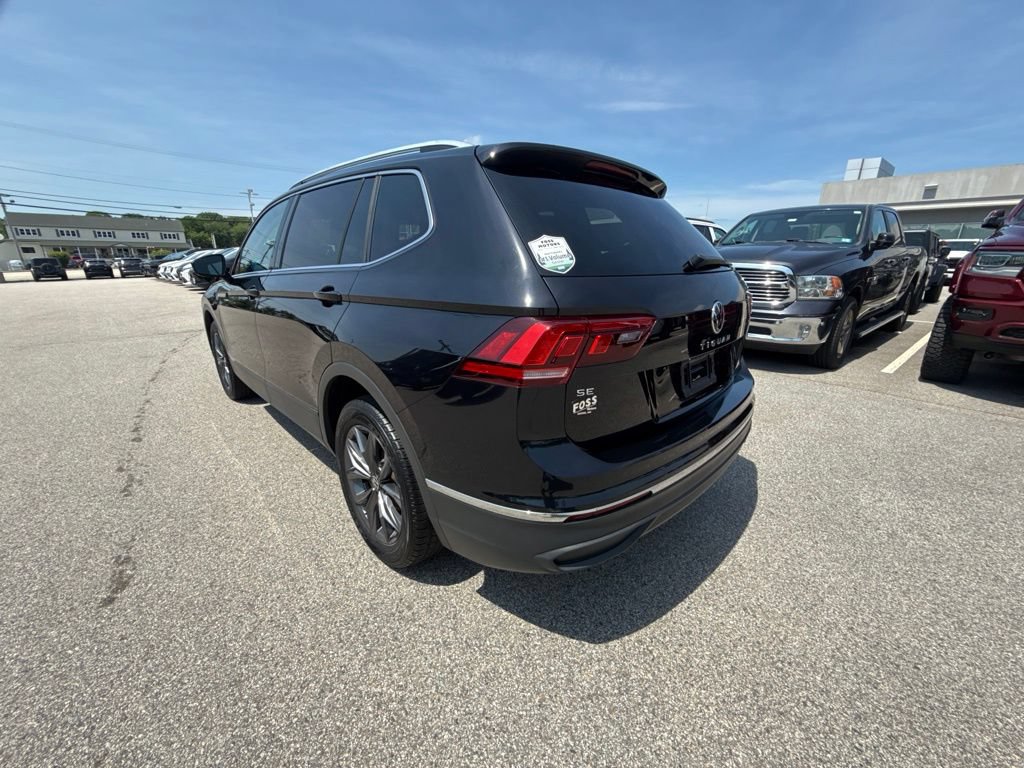Used 2022 Volkswagen Tiguan SE w/ Panoramic Sunroof Package AWD/4WD image 3