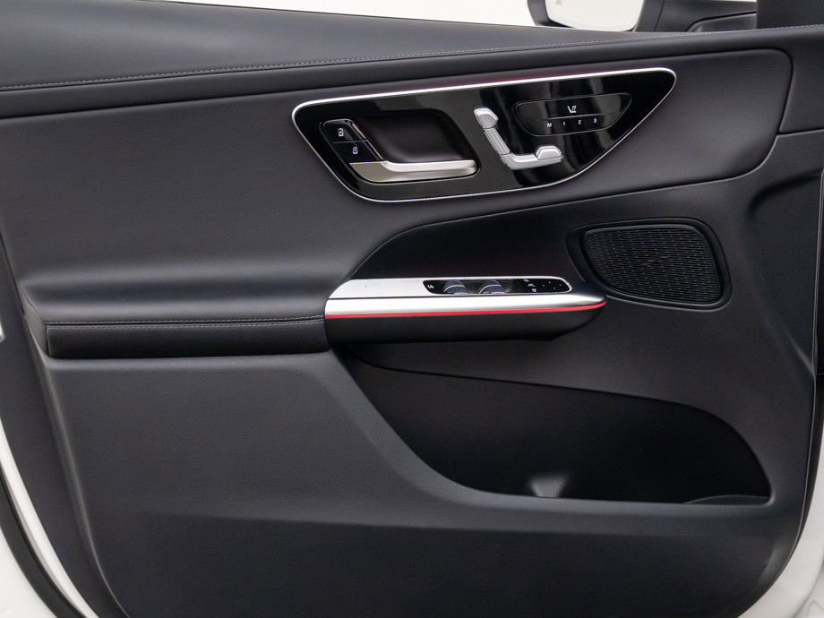 Certified 2025 Mercedes-Benz GLC 300 4MATIC image 13