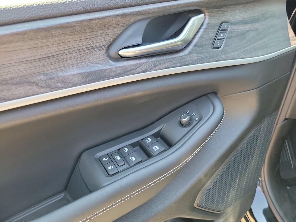 New 2026 Jeep Grand Cherokee Limited w/ Limited Altitude Package AWD/4WD image 14