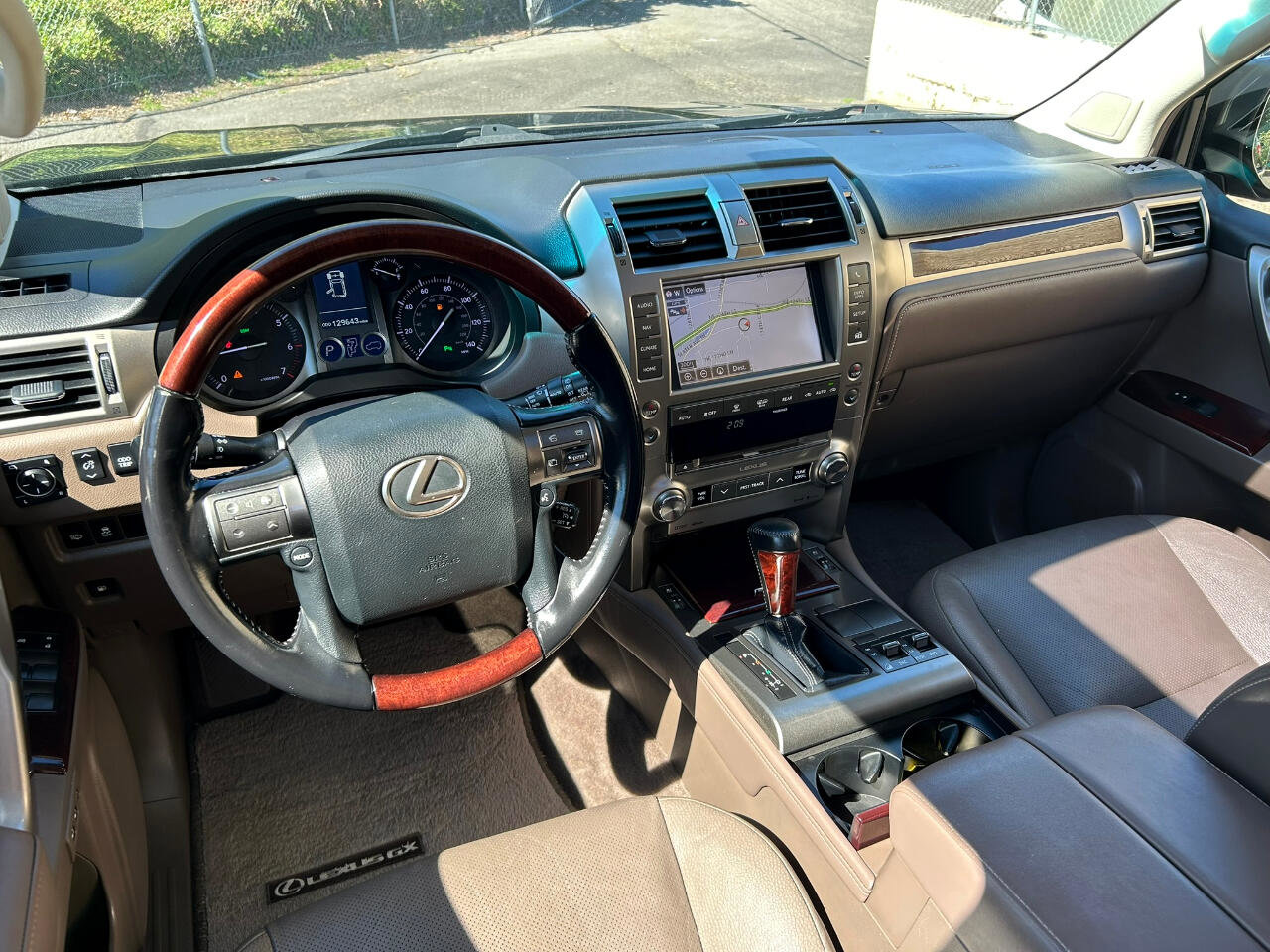 Used 2017 Lexus GX 460 Premium image 15