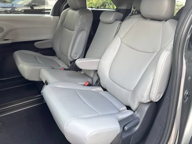 Used 2026 Toyota Sienna XLE FWD image 12