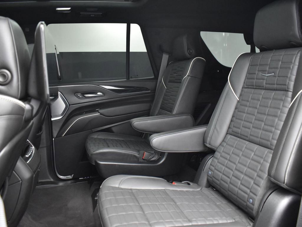 Used 2024 Cadillac Escalade V w/ LPO, ONYX Package image 31
