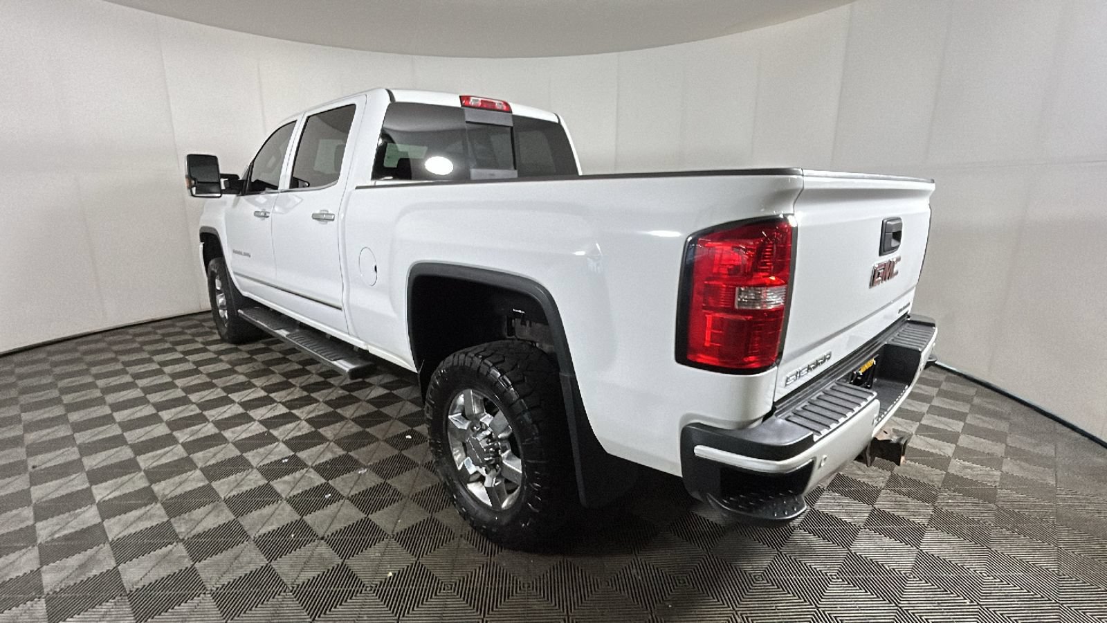Used 2015 GMC Sierra 3500 Denali AWD/4WD image 4