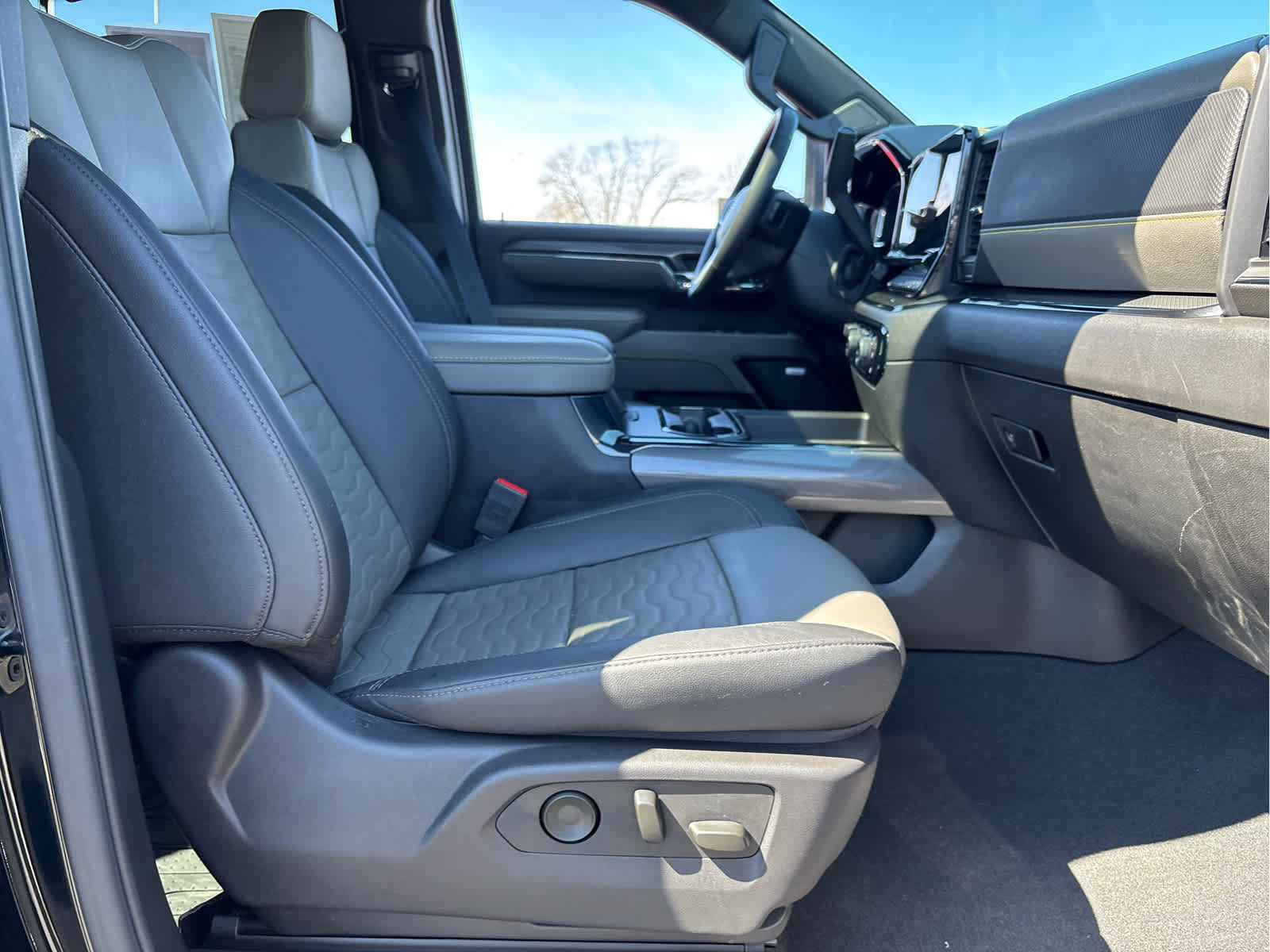 Certified 2024 Chevrolet Silverado 2500 ZR2 w/ Technology Package AWD/4WD image 32