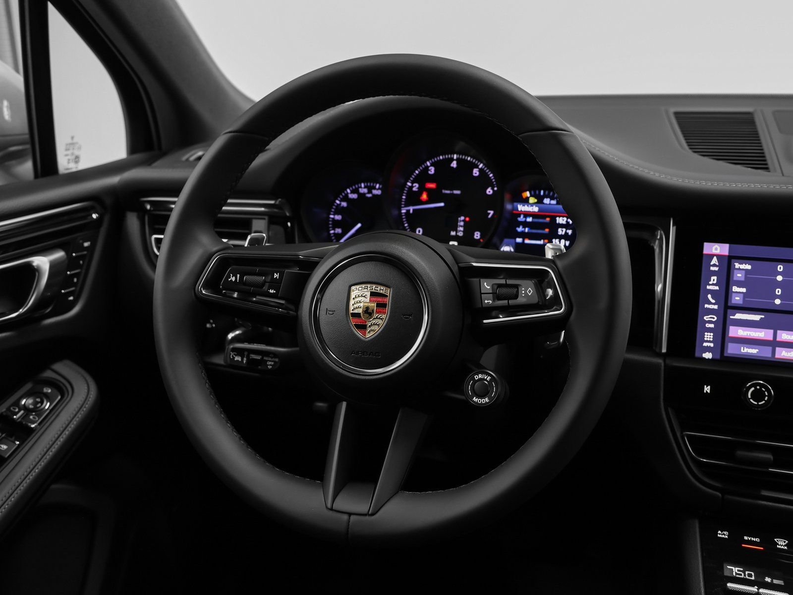 Certified 2026 Porsche Macan image 31