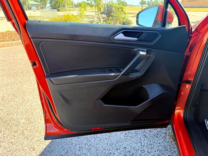 Used 2019 Volkswagen Tiguan SE image 11