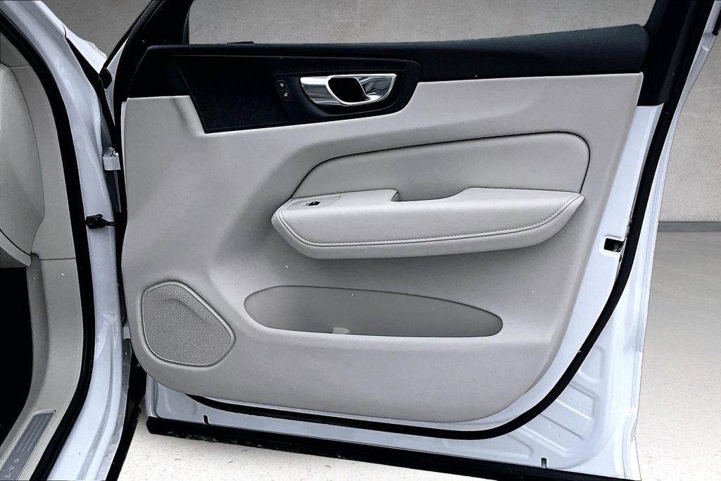 Certified 2023 Volvo XC60 B5 Plus image 27