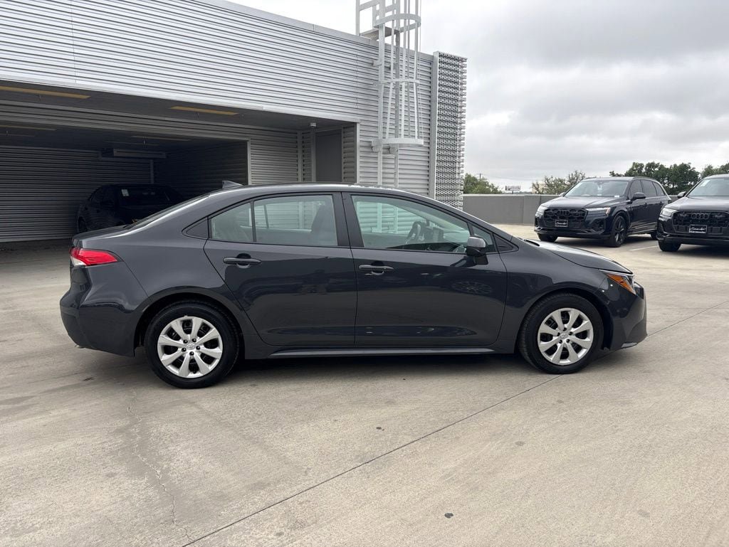Used 2025 Toyota Corolla LE FWD image 4