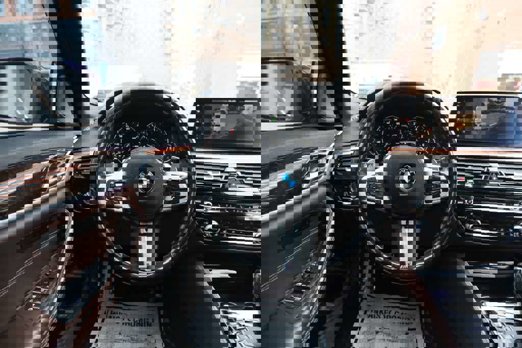 Used 2019 BMW 540i xDrive w/ M Sport Package image 33