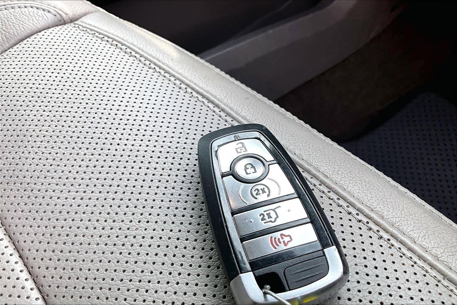 Used 2018 Ford Expedition Limited w/ Equipment Group 301A RWD image 15