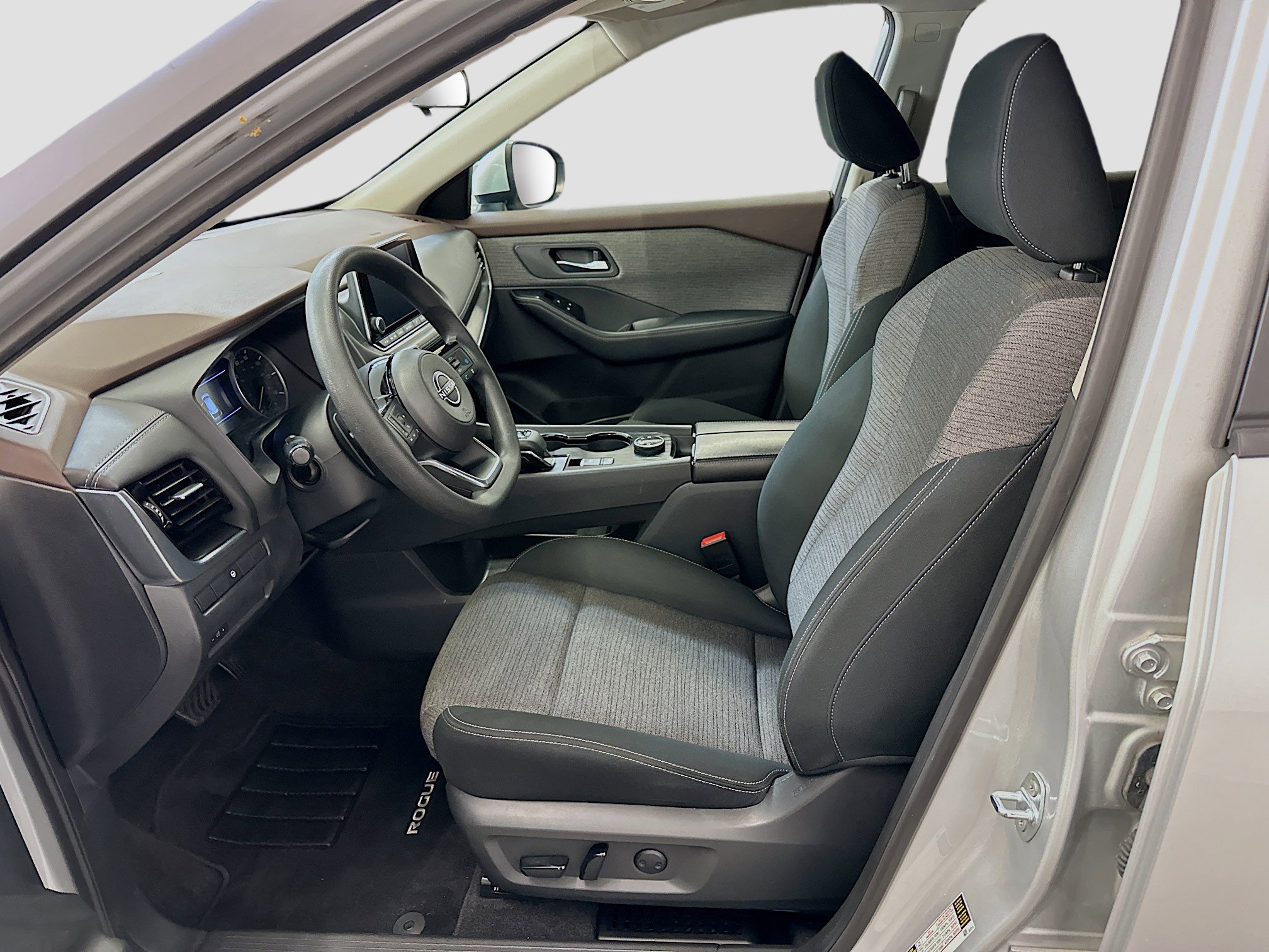 Used 2023 Nissan Rogue SV AWD/4WD image 13