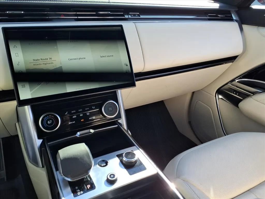 Used 2023 Land Rover Range Rover SE image 33