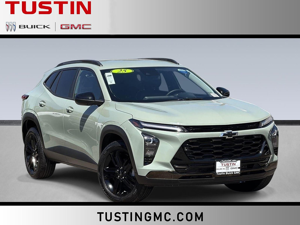Used 2025 Chevrolet Trax ACTIV w/ Driver Confidence Package FWD image 1