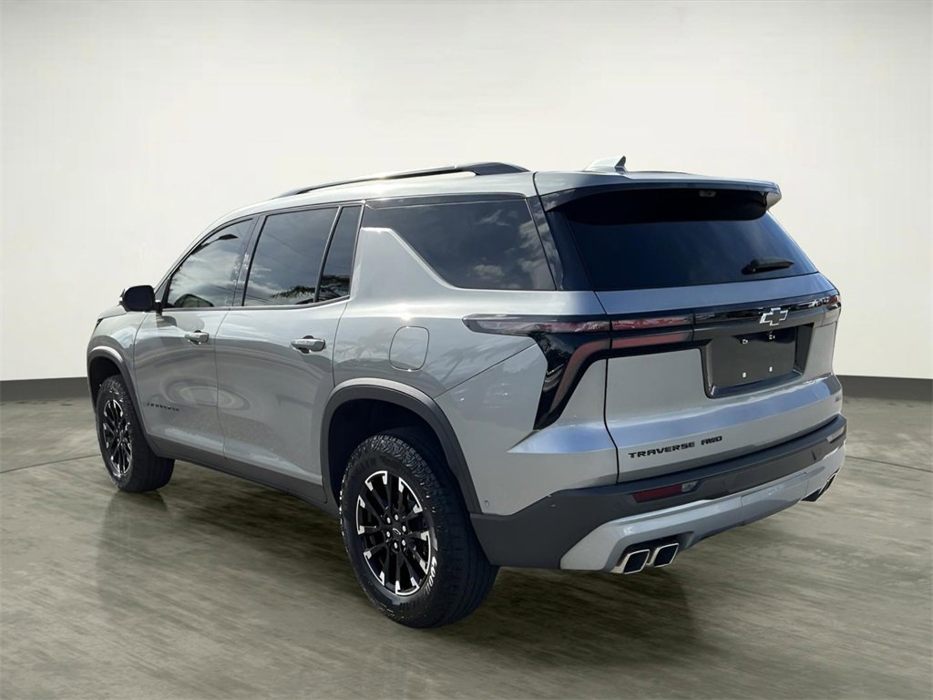 Used 2024 Chevrolet Traverse Z71 w/ Enhanced Driving Package image 5