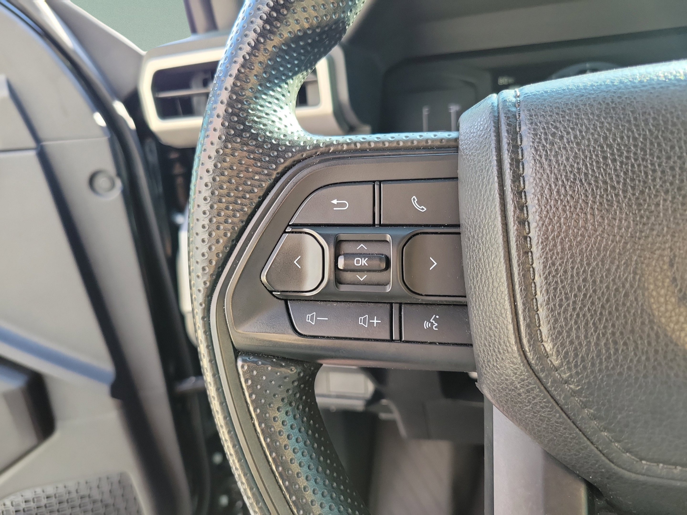 Certified 2025 Toyota Tacoma SR5 AWD/4WD image 14