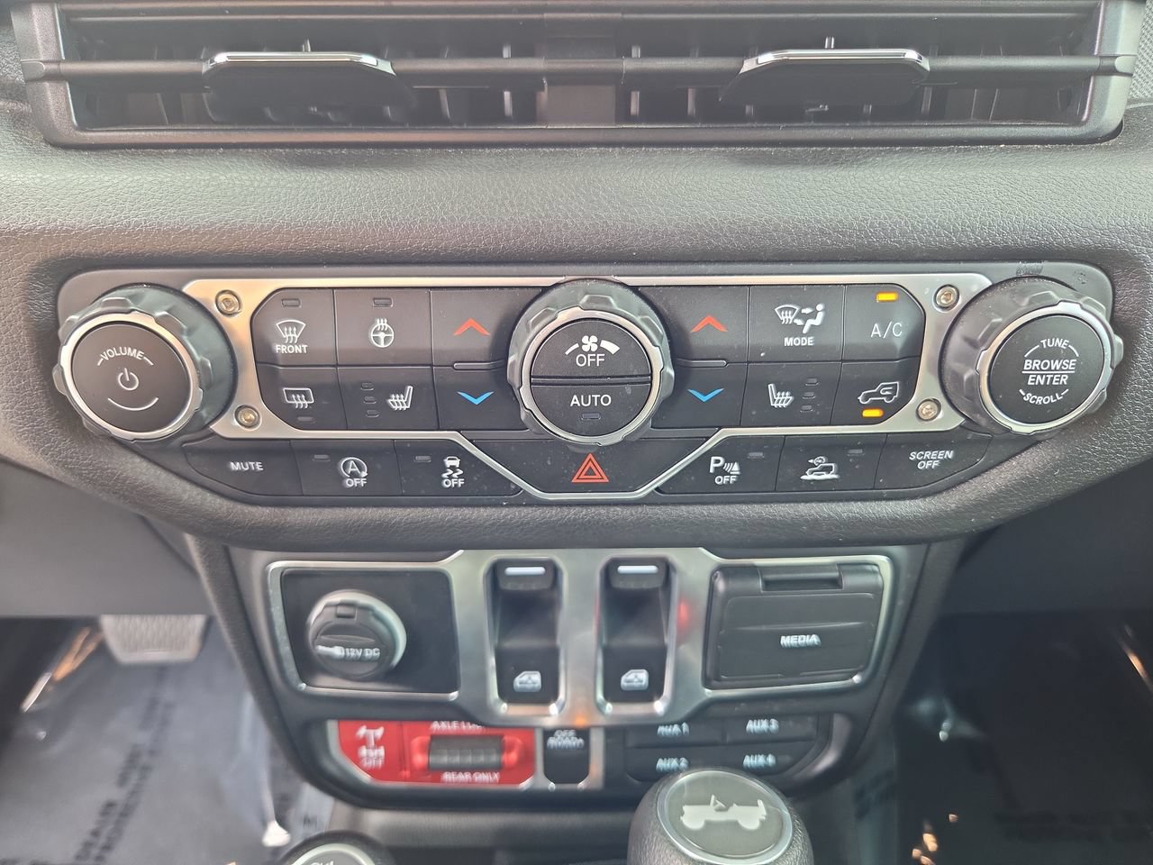 Certified 2025 Jeep Wrangler Sport AWD/4WD image 24