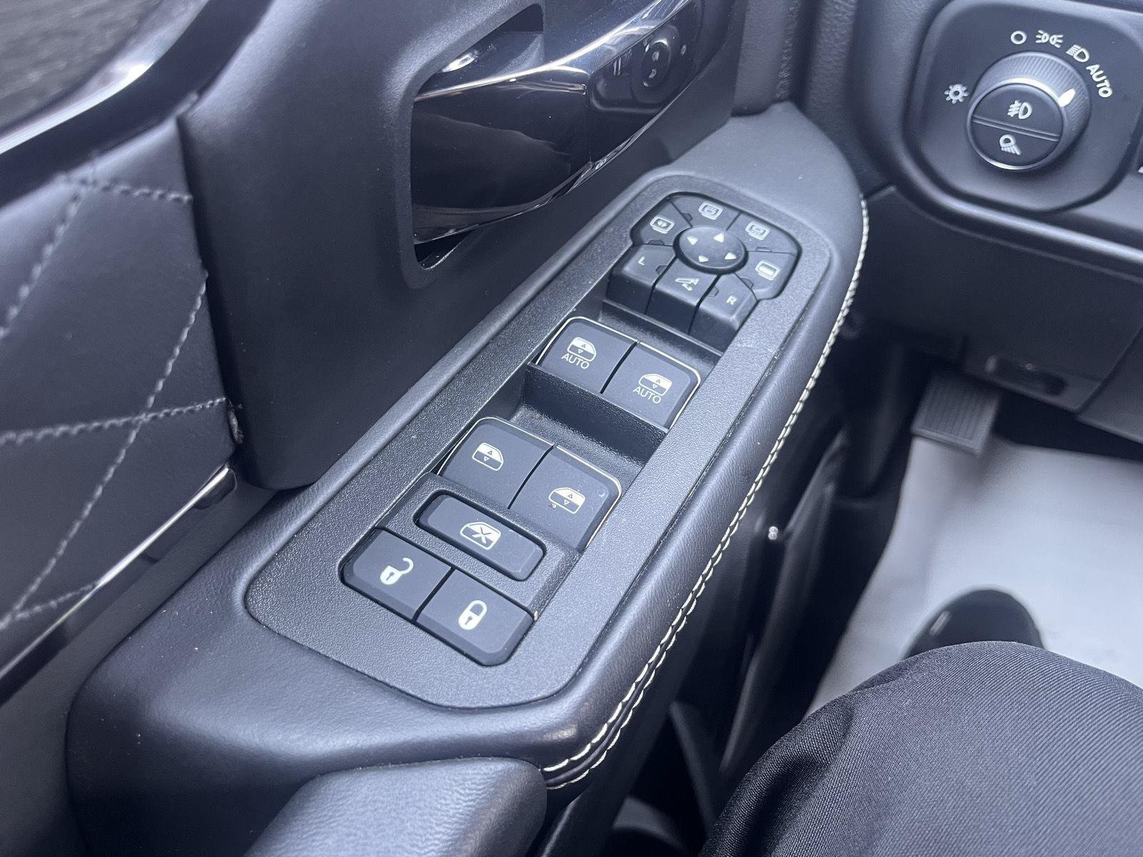 Used 2026 RAM 2500 Limited AWD/4WD image 19