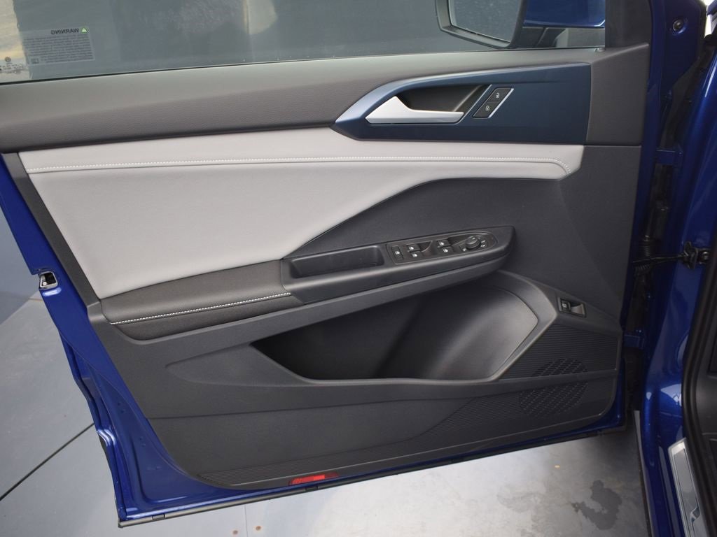 Used 2024 Volkswagen Taos SE image 25