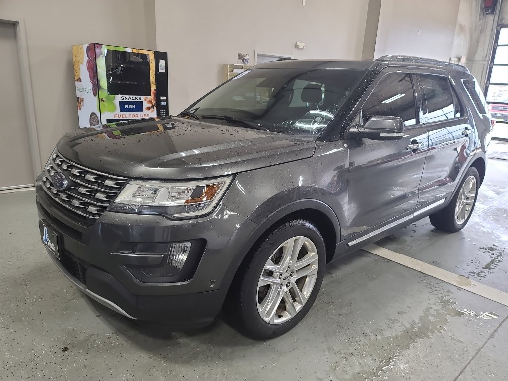Used 2016 Ford Explorer Limited w/ Equipment Group 301A image 2