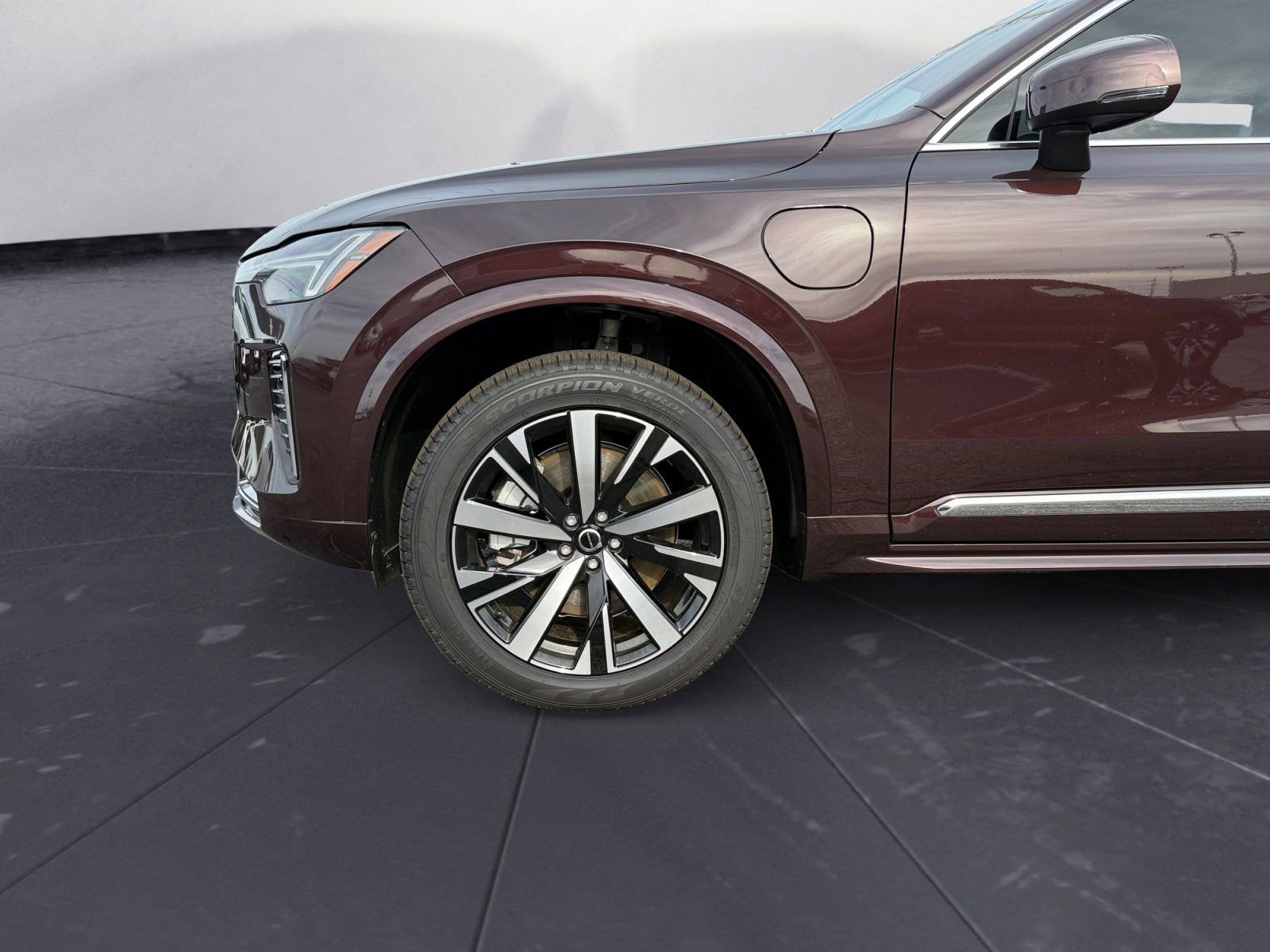 New 2025 Volvo XC90 T8 Core image 14