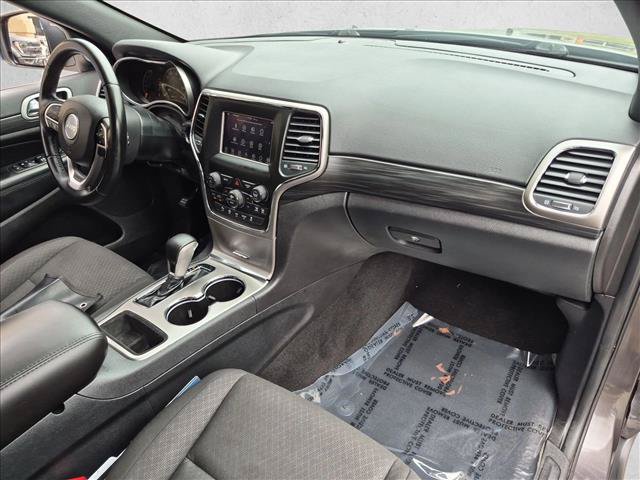 Used 2021 Jeep Grand Cherokee Laredo AWD/4WD image 23