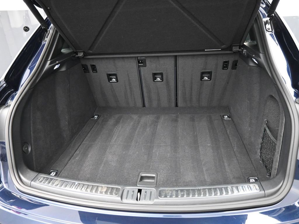 Certified 2023 Porsche Macan Turbo image 32