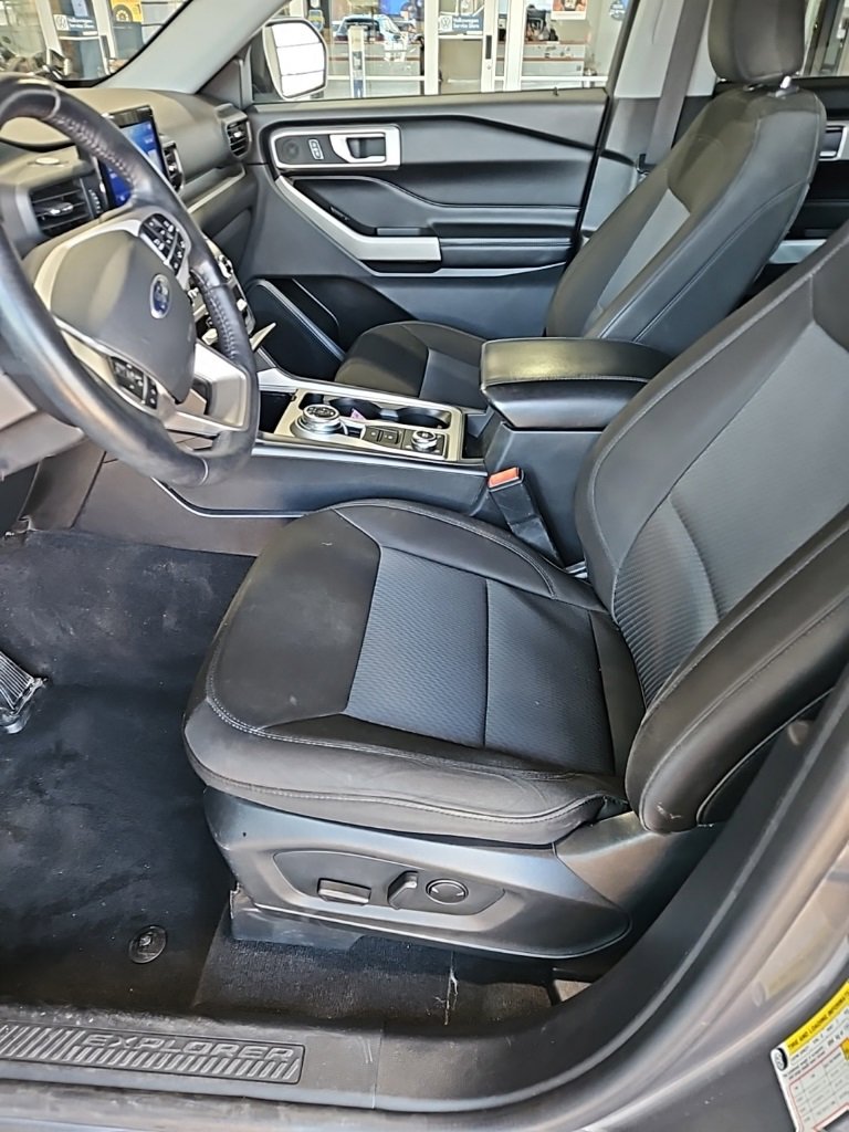 Used 2022 Ford Explorer XLT image 30