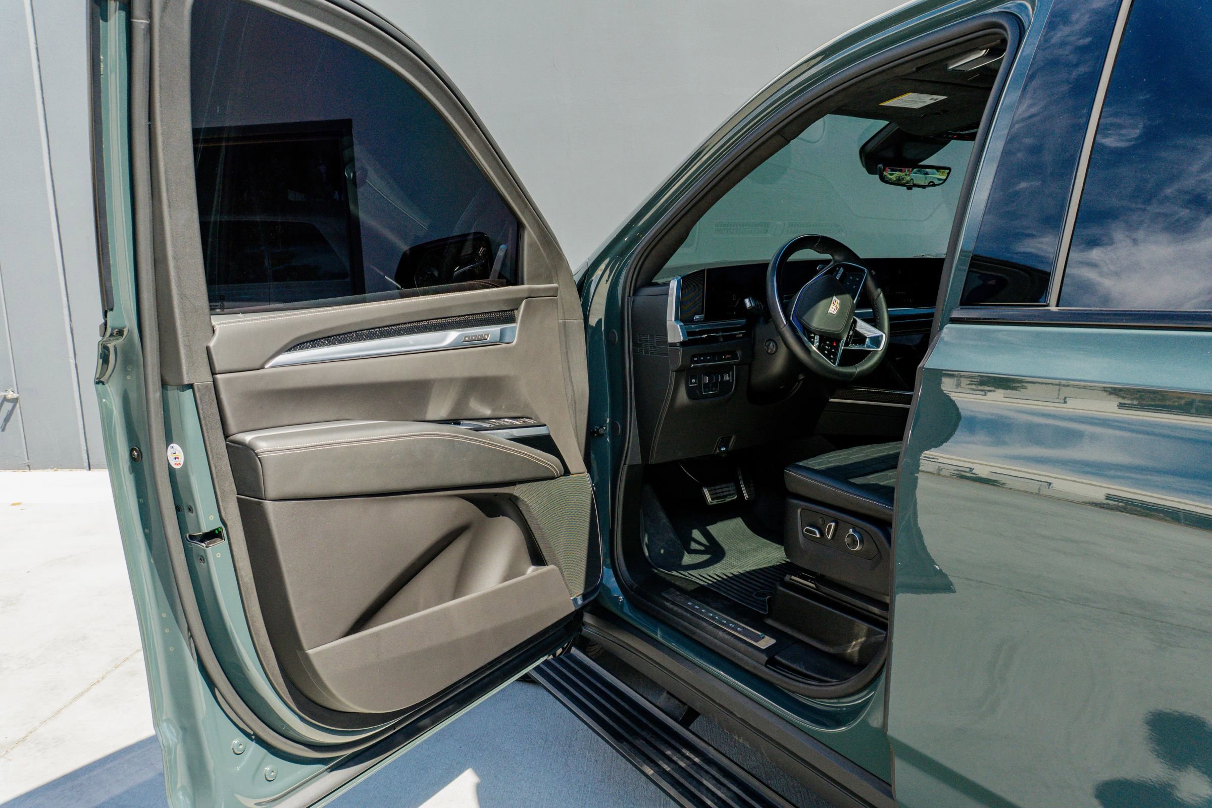 Used 2025 Cadillac Escalade V w/ LPO, ONYX Package AWD/4WD image 77