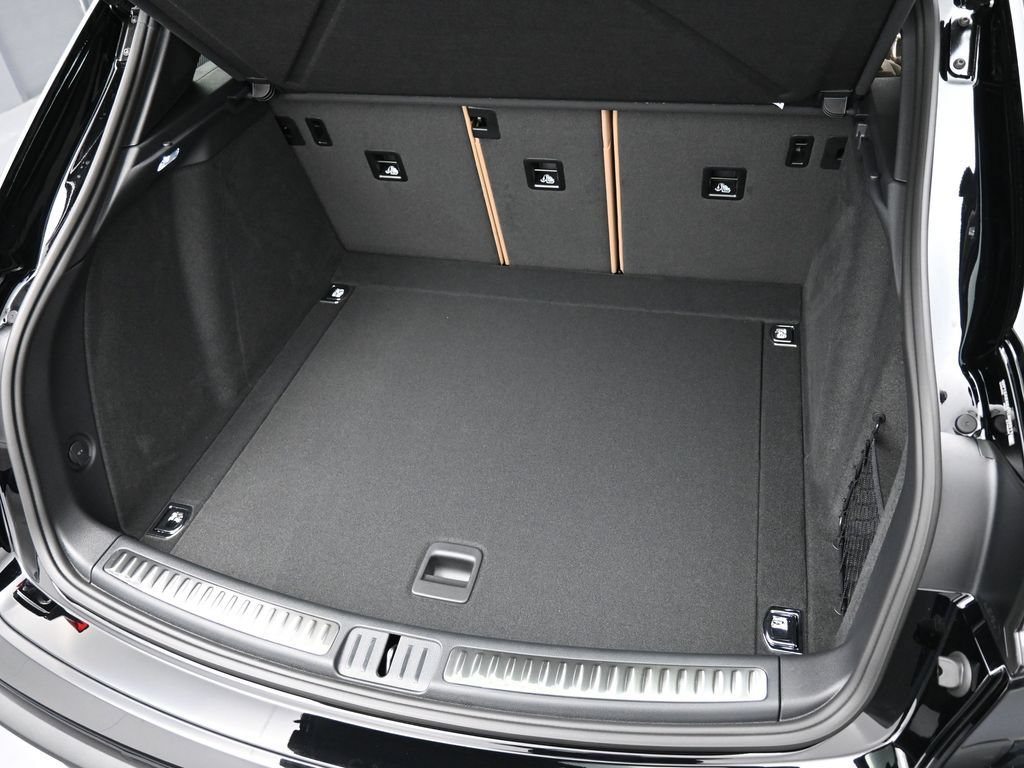 Certified 2026 Porsche Macan AWD/4WD image 33