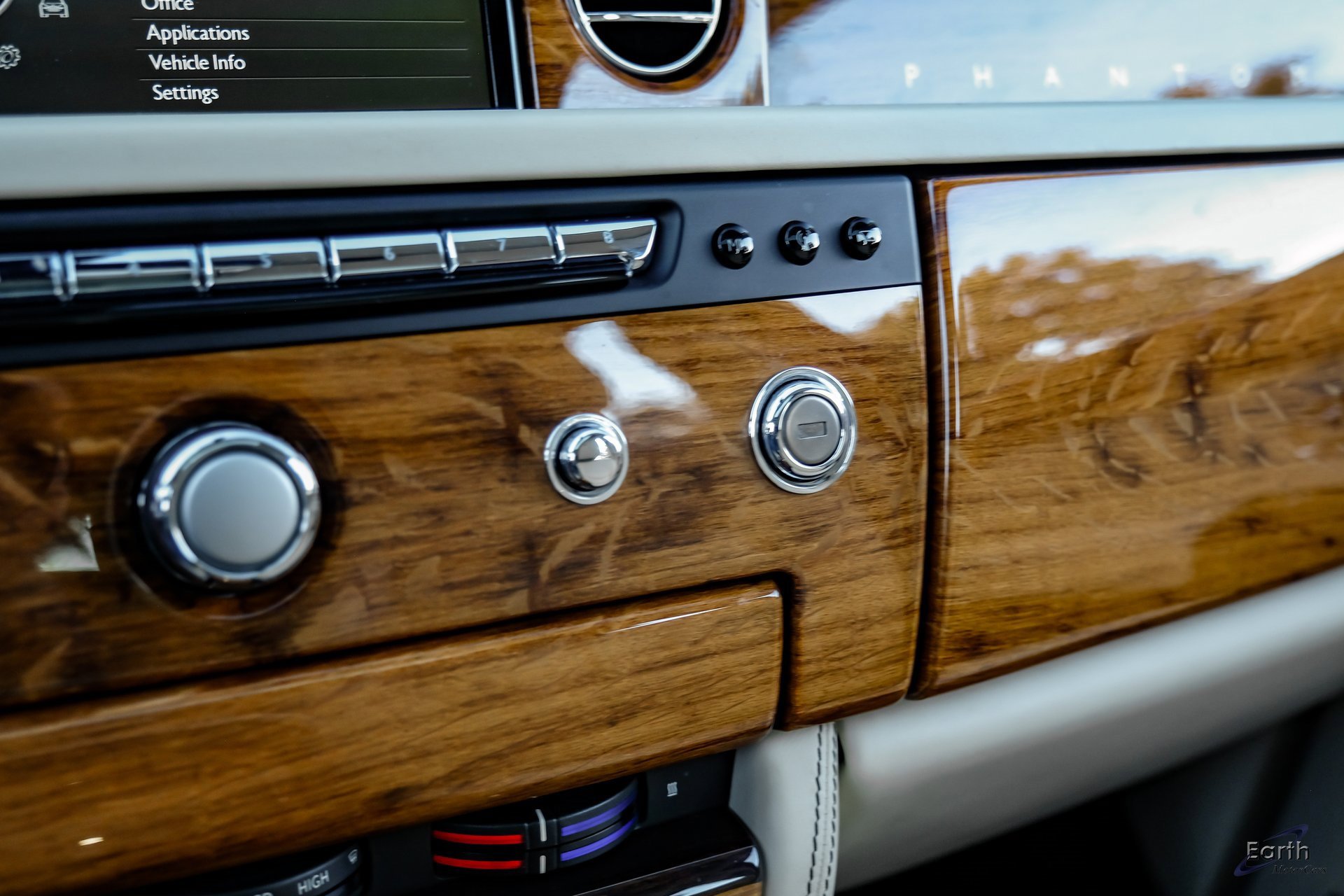 Used 2014 Rolls-Royce Phantom Sedan image 60