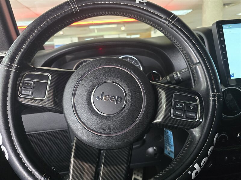 Used 2014 Jeep Wrangler Unlimited Sahara image 22
