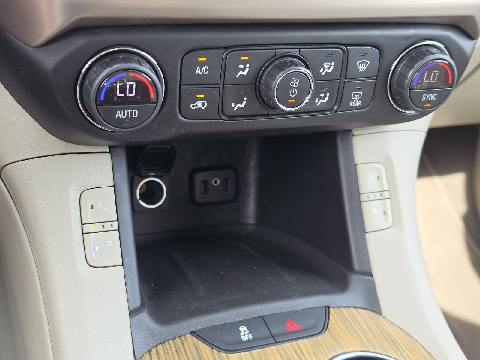 Used 2018 GMC Acadia Denali w/ Technology Package FWD image 30
