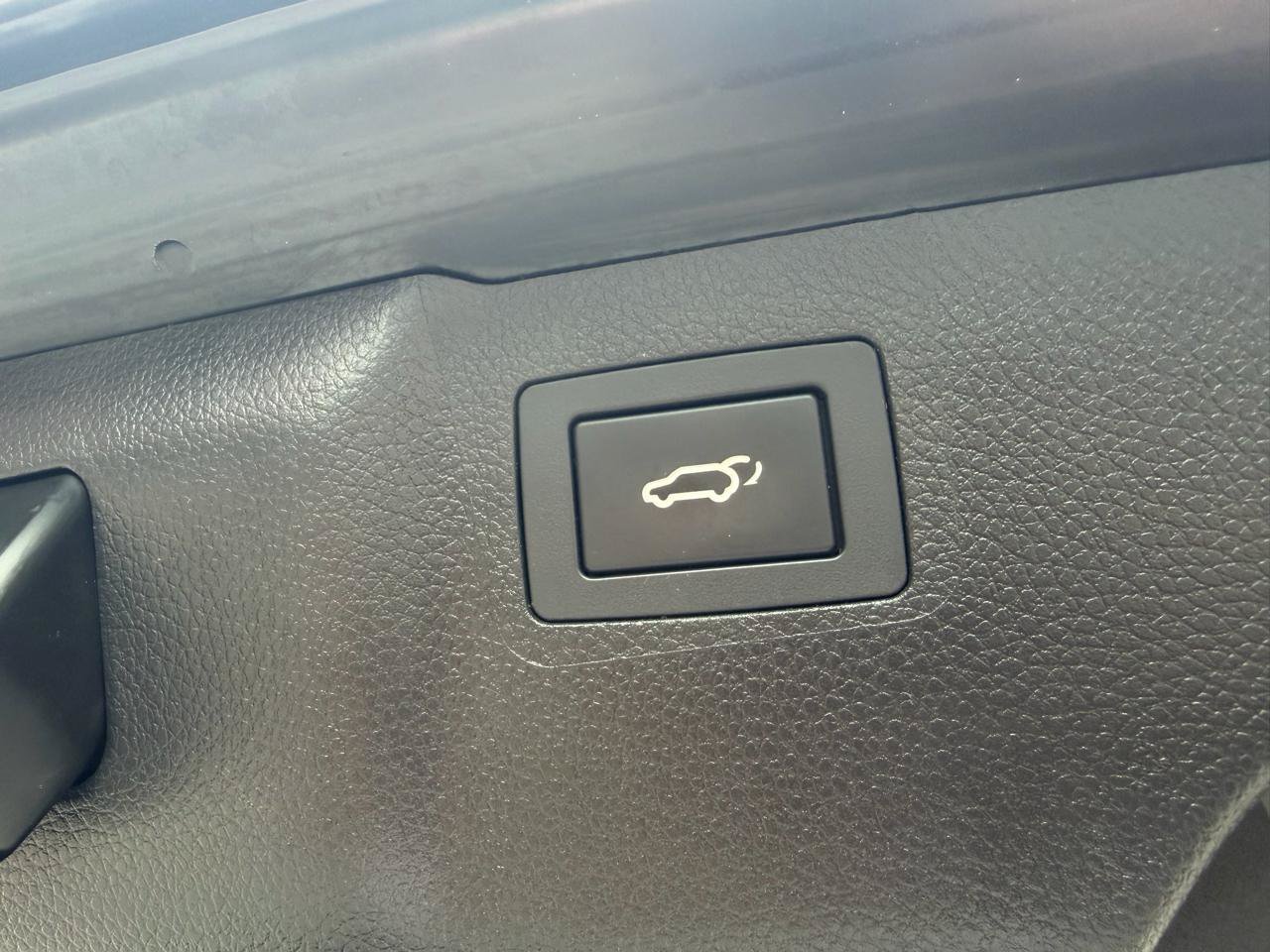 Used 2017 Hyundai Santa Fe Limited FWD image 33