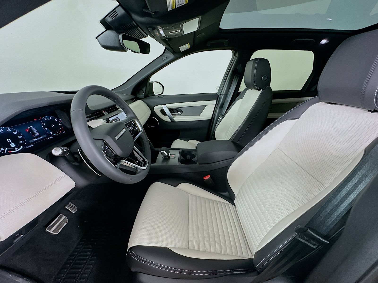 New 2026 Land Rover Discovery Sport Landmark AWD/4WD image 34