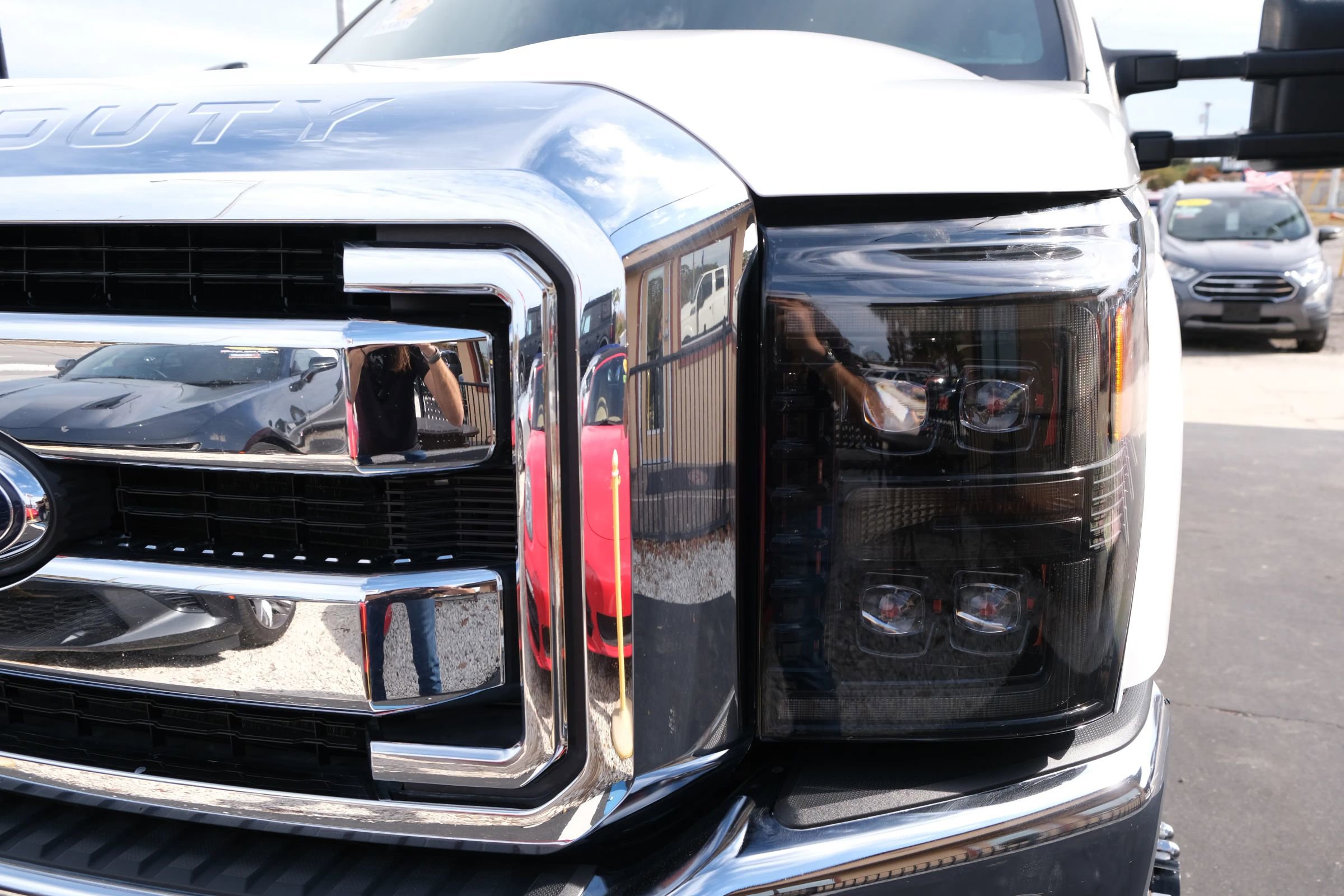 Used 2015 Ford F350 Lariat w/ Lariat Interior Package image 8