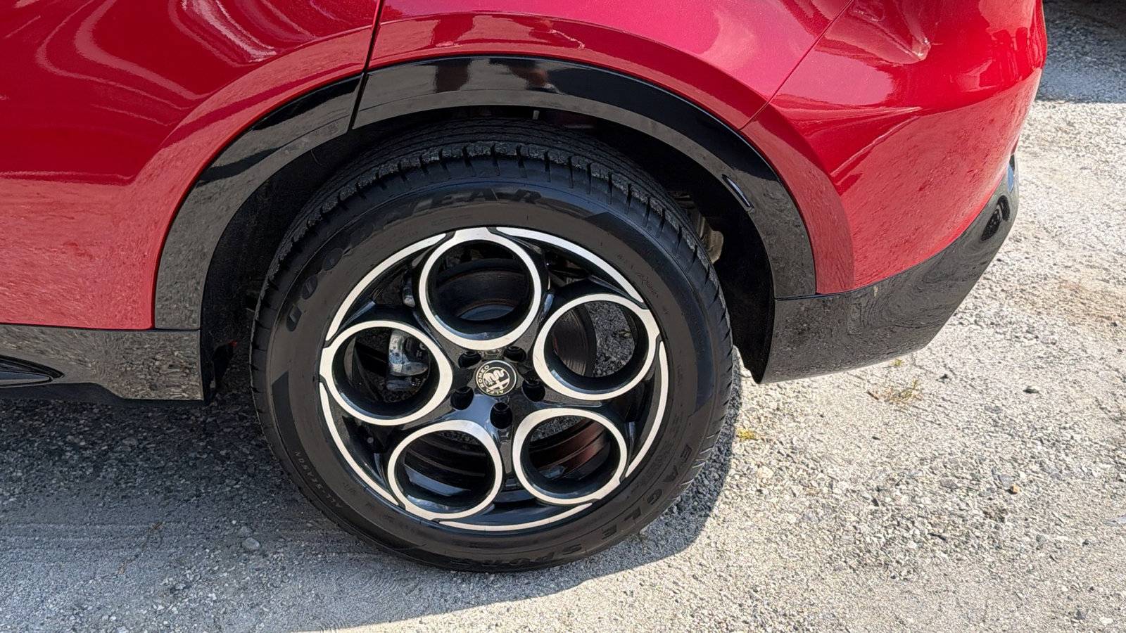 Used 2025 Alfa Romeo Tonale image 11