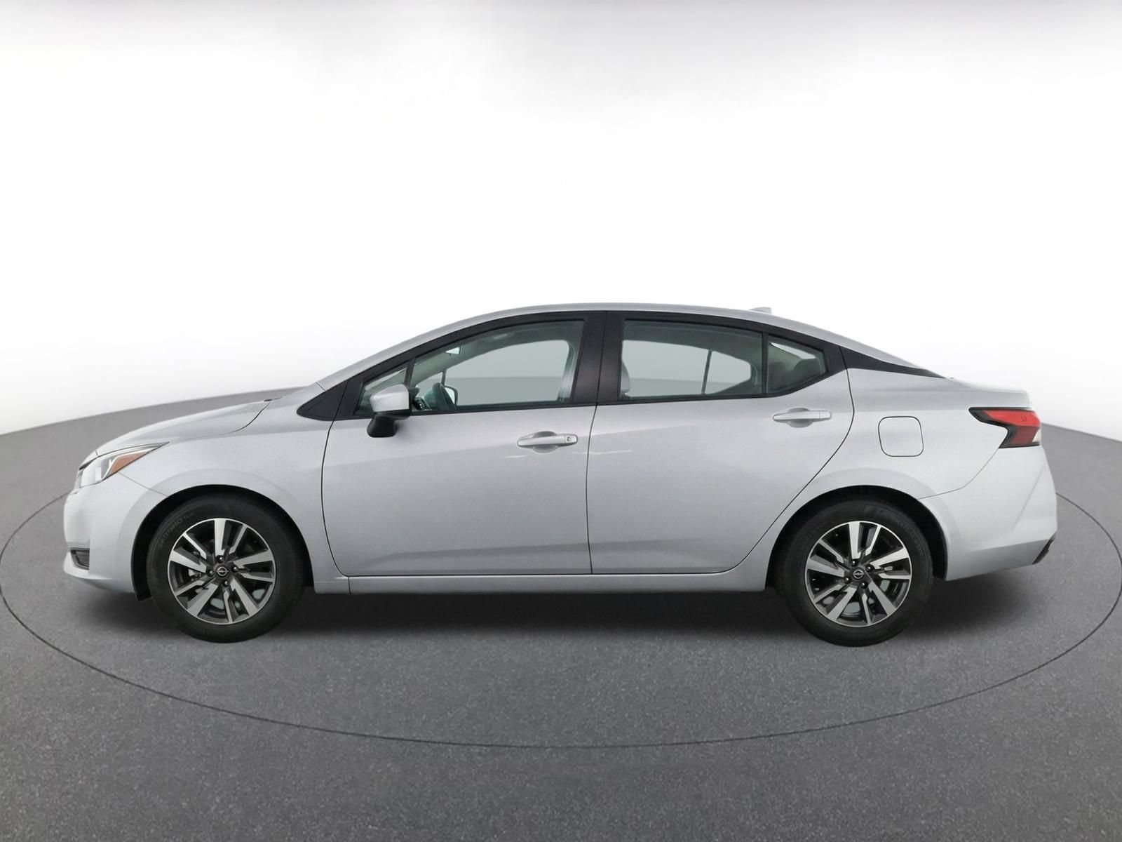 Used 2025 Nissan Versa SV FWD image 4