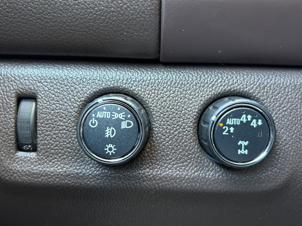 Used 2022 GMC Canyon Denali image 3