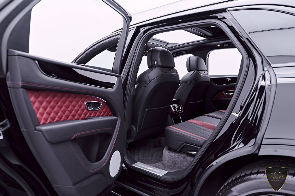 Used 2024 Bentley Bentayga AWD/4WD image 36