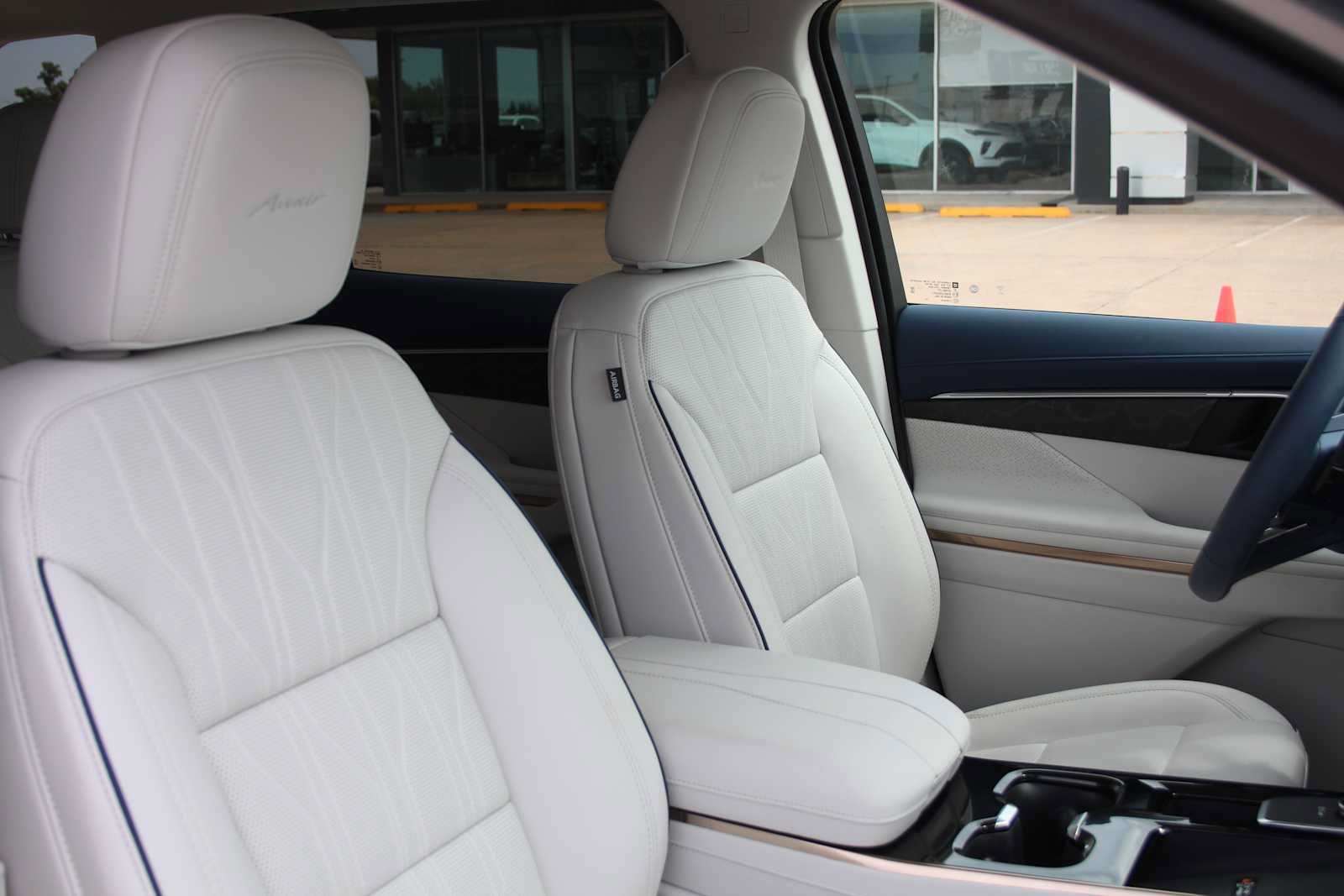 Used 2025 Buick Enclave Avenir AWD/4WD image 21