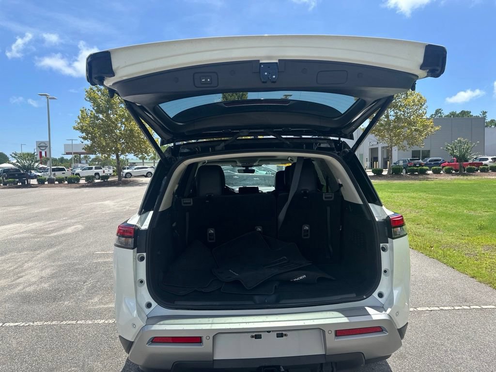 Certified 2024 Nissan Pathfinder SL w/ SL Premium Package AWD/4WD image 7