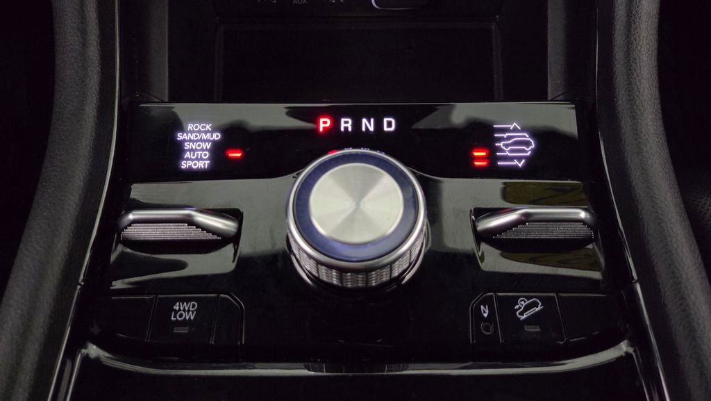 Used 2022 Jeep Grand Cherokee Summit w/ Luxury Tech Group V image 27