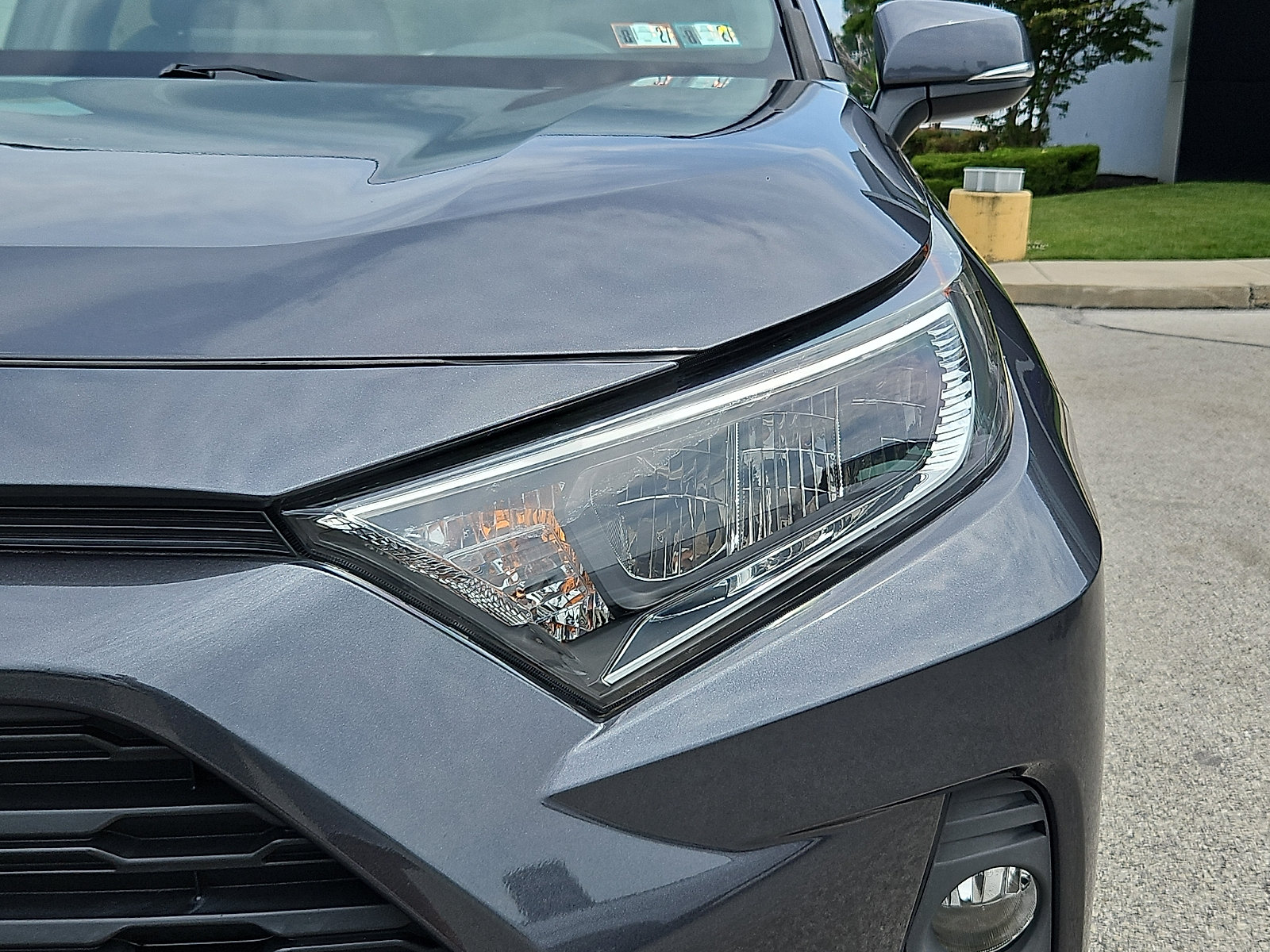 Used 2021 Toyota RAV4 XLE AWD/4WD image 9