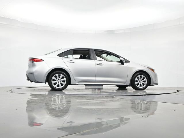 Used 2024 Toyota Corolla LE FWD image 32