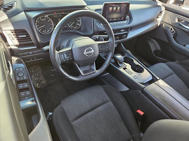 Used 2025 Nissan Rogue SV image 10