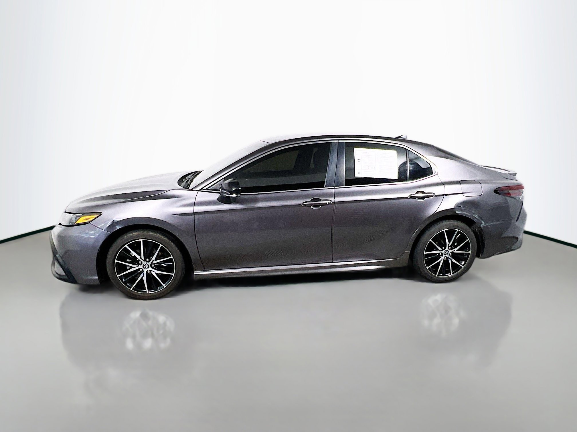 Used 2023 Toyota Camry SE image 9