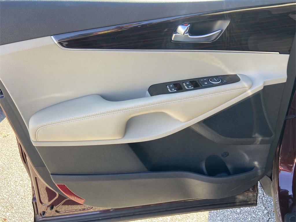 Used 2019 Kia Sorento LX w/ LX Convenience Package image 11