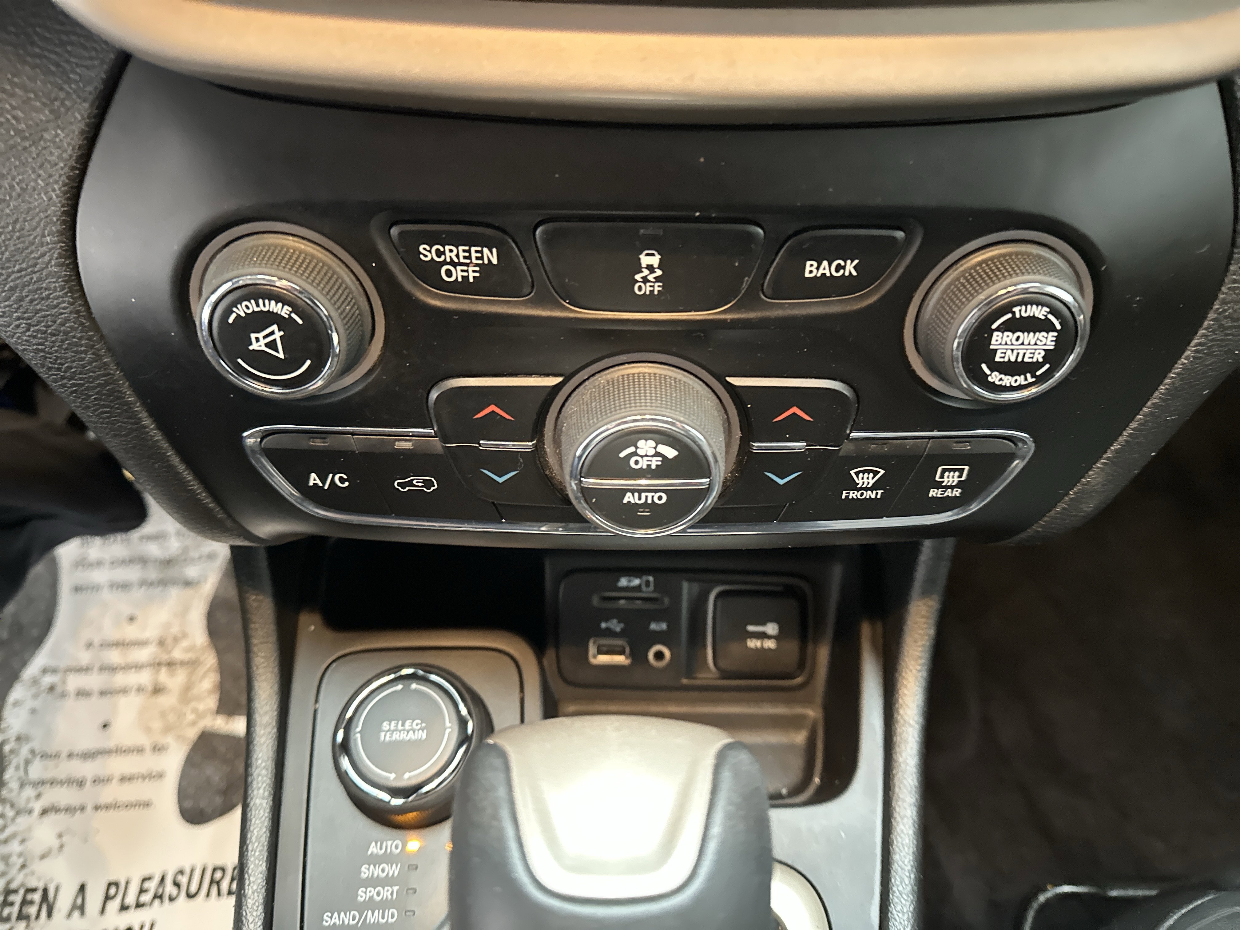 Used 2018 Jeep Cherokee Limited image 31