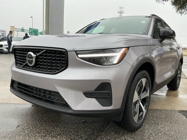 New 2026 Volvo XC40 B4 Core FWD image 2